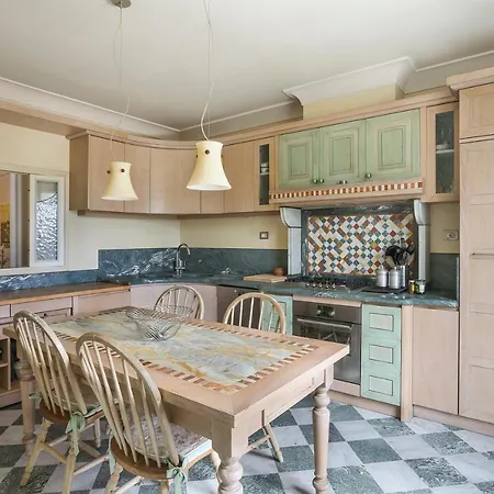 Luxury Garden House فيلة