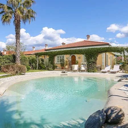 Luxury Garden House Villa *