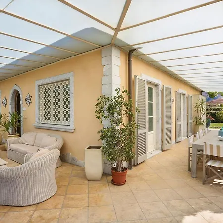 فيلة Luxury Garden House