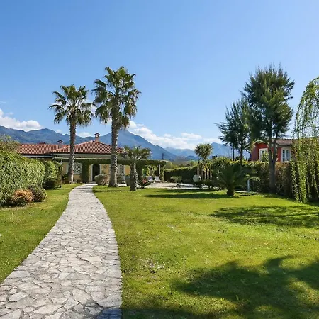 Luxury Garden House Villa *