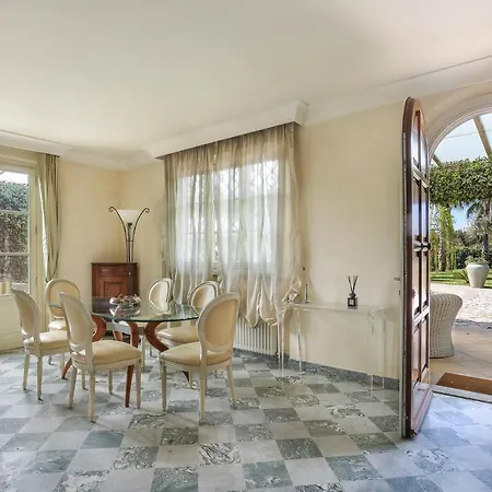 Villa Luxury Garden House *